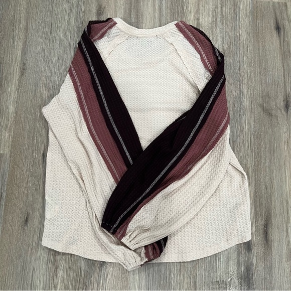 {preloved} Forever 21 Cream Bell Sleeved Top - Picture 3 of 6